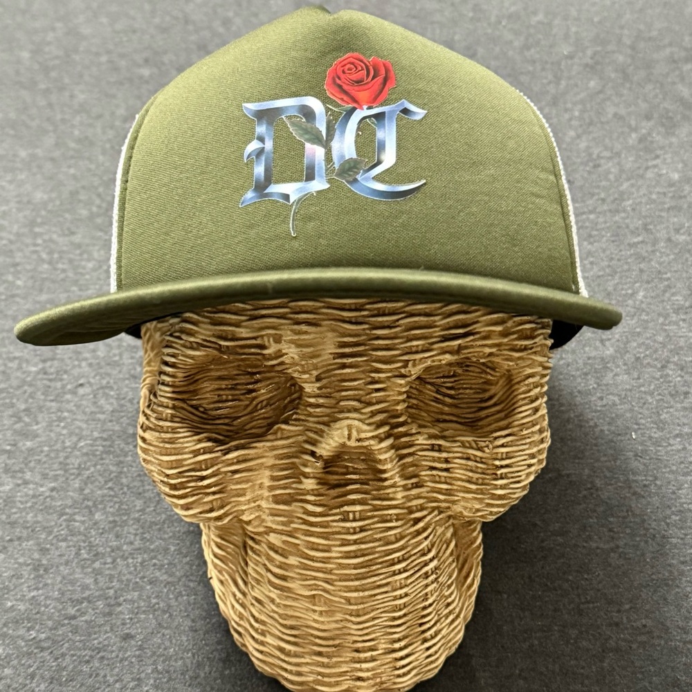 DC Shoes Gothic Script with Rose Snapback Foam Trucker Hat NWT